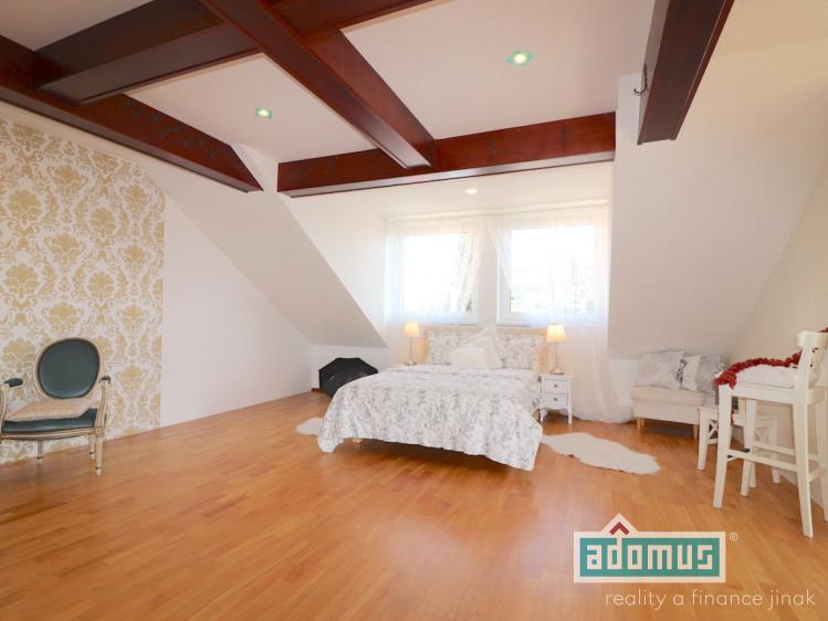 Pronájem bytu 2+KK v rodinném domě, 71m², Dobříč 36 - ložnice